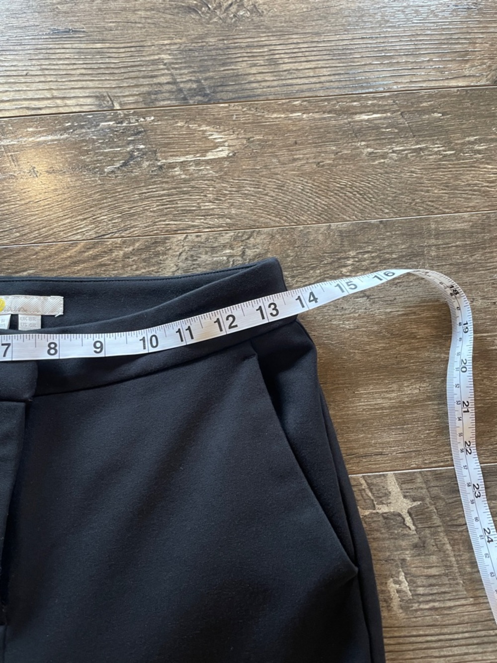 Boden Black Ankle-Length Tapered Pants Size 4 - Picture 6 of 8